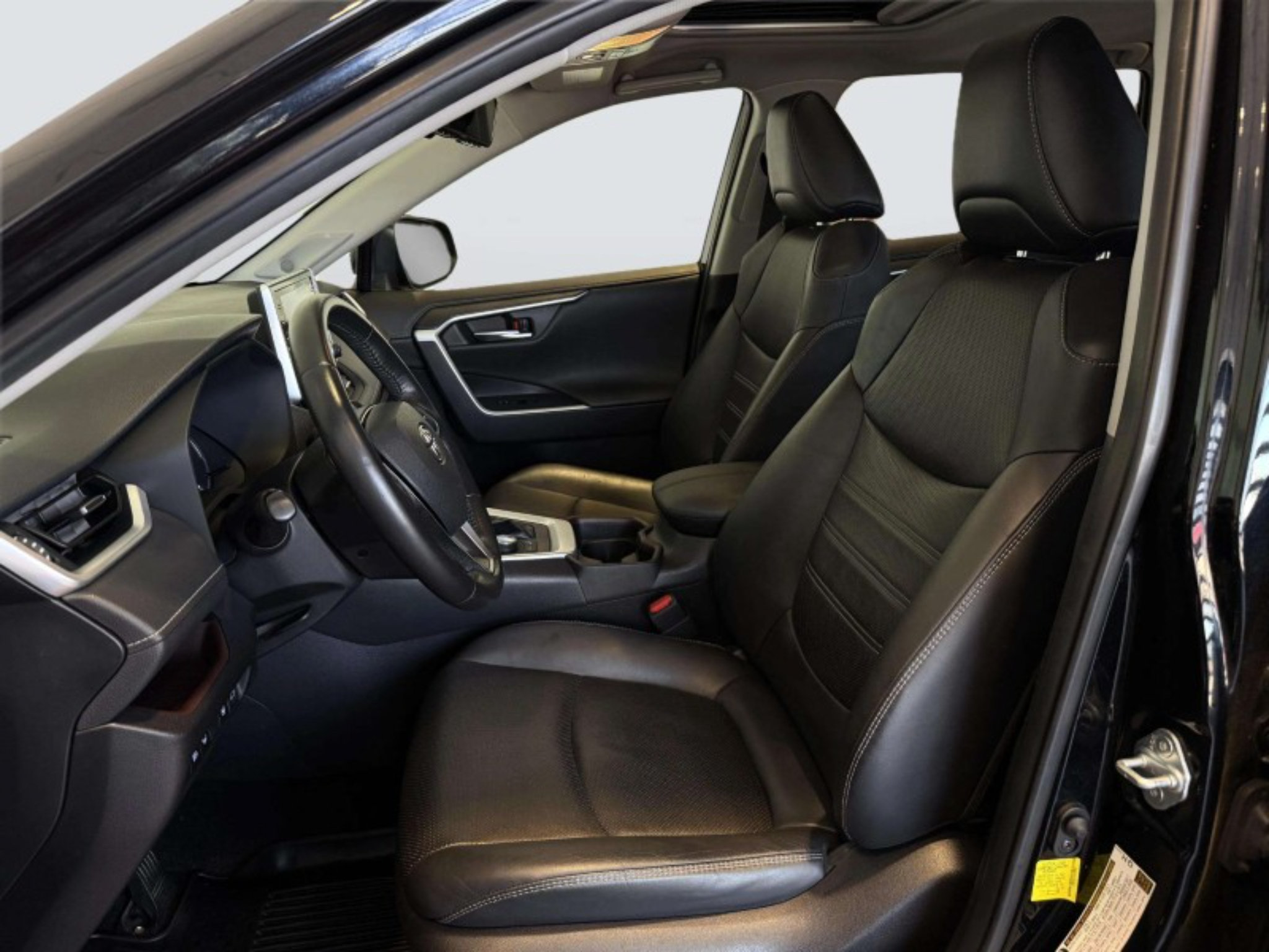 Used 2019 Toyota RAV4 Limited w/ Cold Weather Package AWD/4WD image 33
