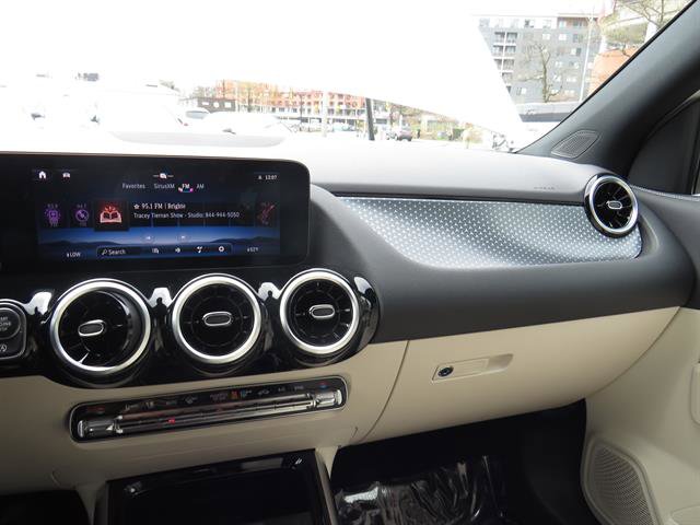 Used 2025 Mercedes-Benz GLA 250 4MATIC image 16