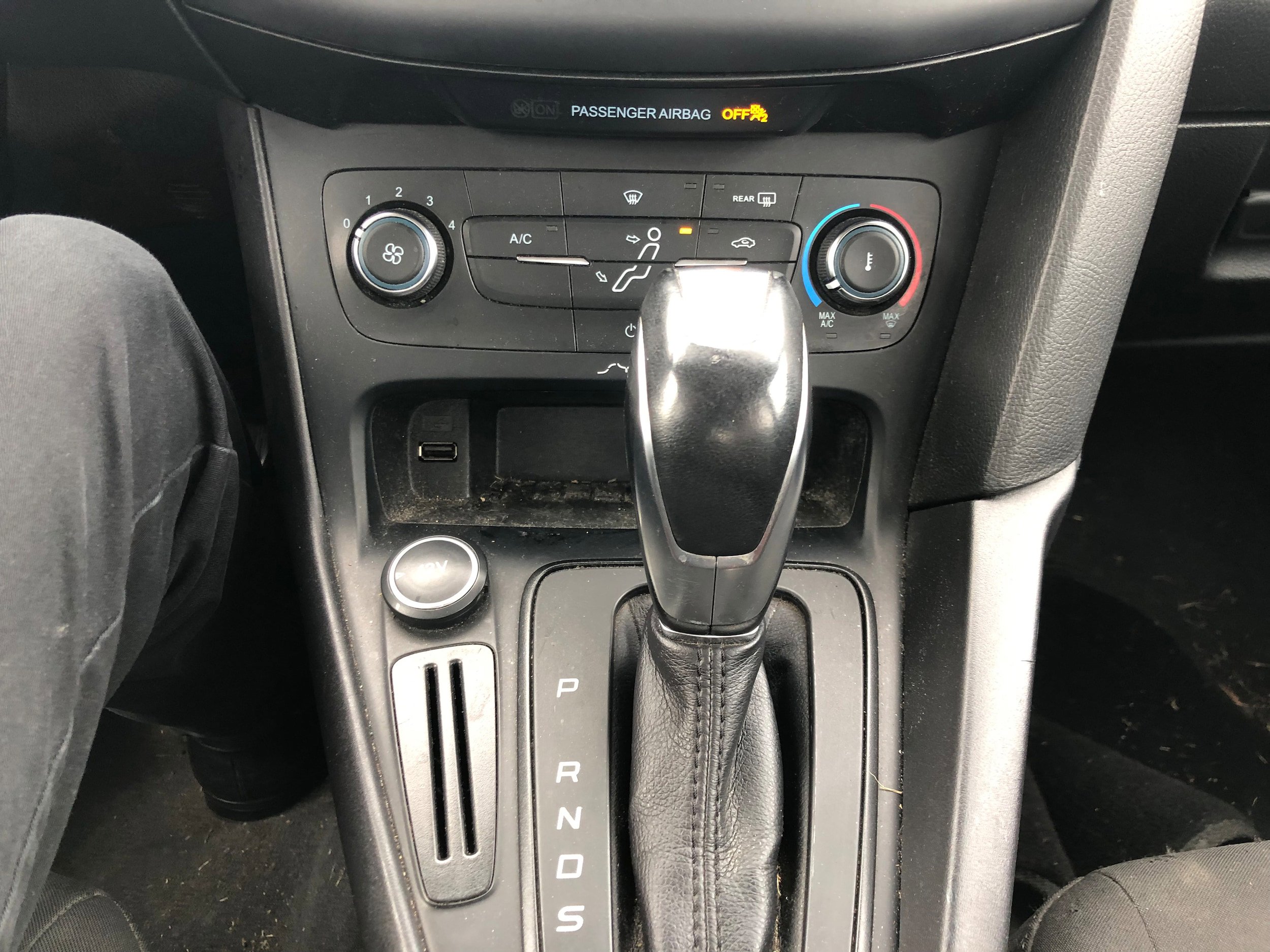 Used 2016 Ford Focus SE w/ SE Sport Package FWD image 11