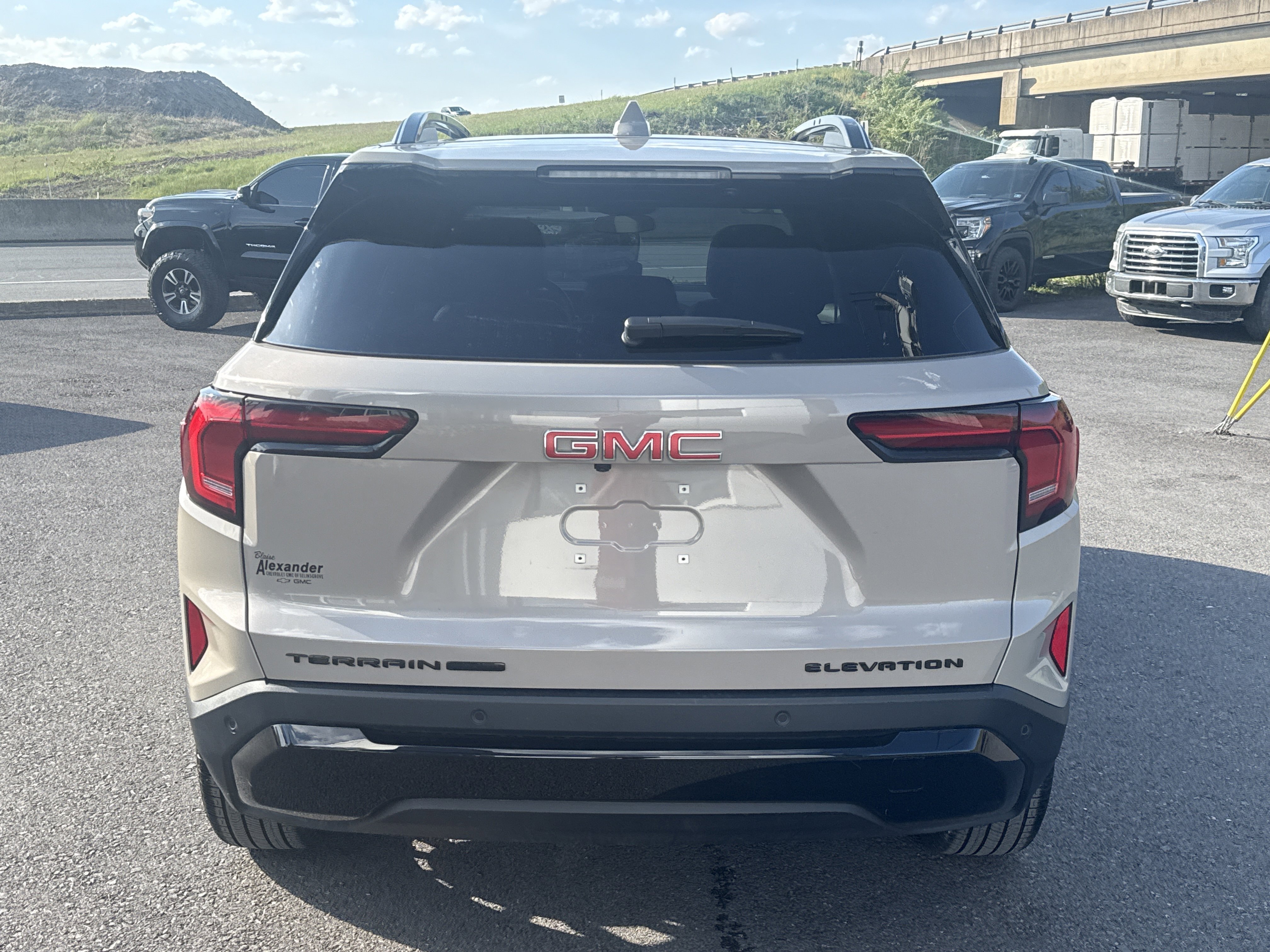 Used 2026 GMC Terrain Elevation w/ Elevation Premium Package AWD/4WD image 4