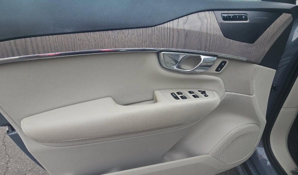 Used 2023 Volvo XC90 B6 Plus w/ Protection Package Premier image 6