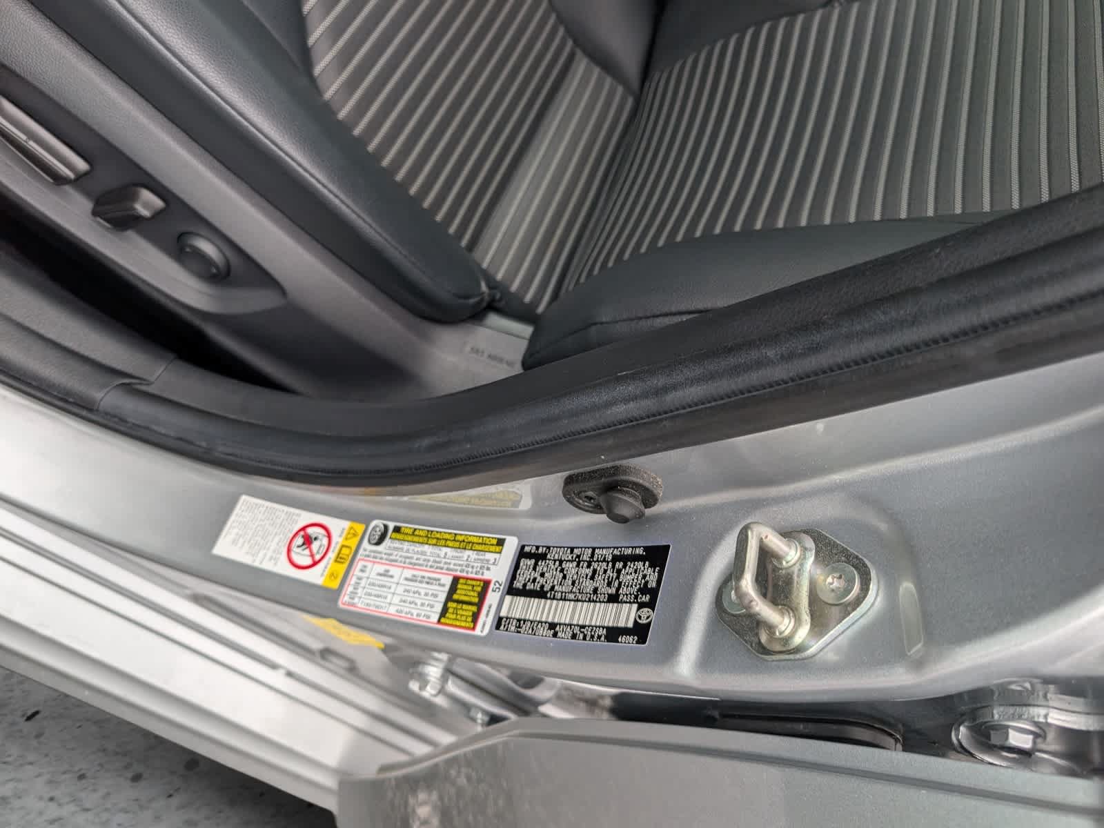 Used 2019 Toyota Camry SE w/ Carpet Mat Package FWD image 13