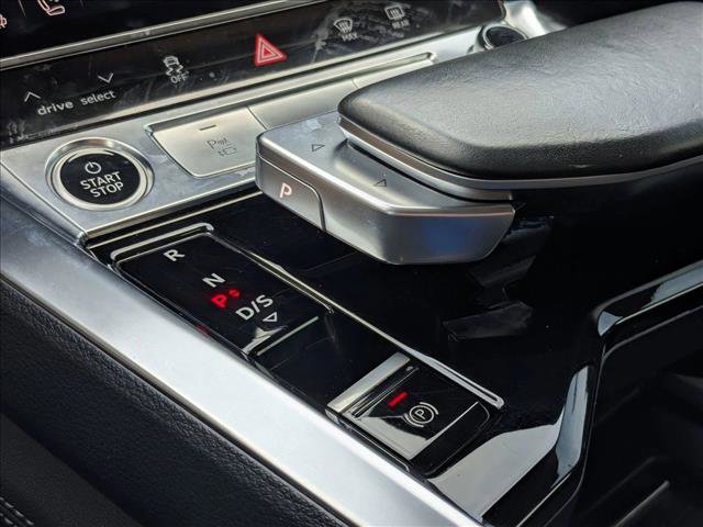 Used 2022 Audi e-tron Premium Plus w/ Premium Plus Package image 8