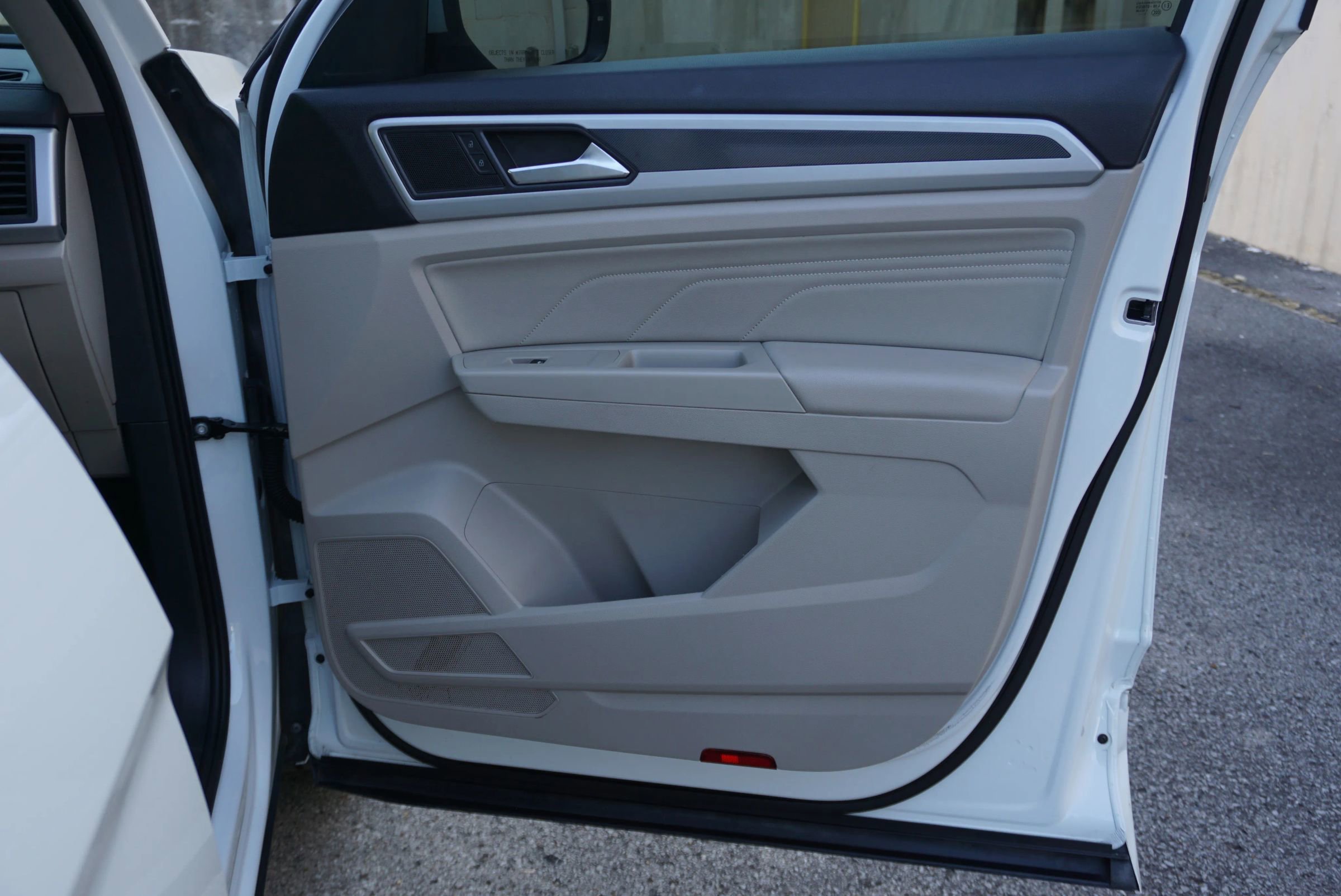 Used 2021 Volkswagen Atlas SE w/ Panoramic Sunroof Package image 13