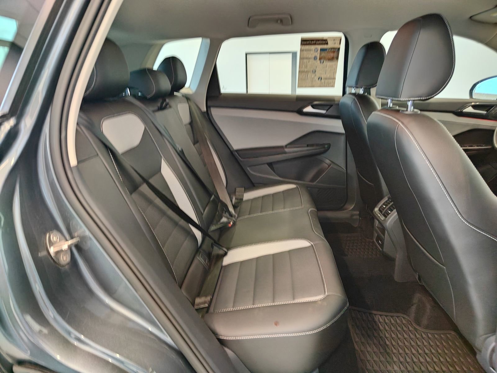 Used 2022 Volkswagen Taos SEL AWD/4WD image 16