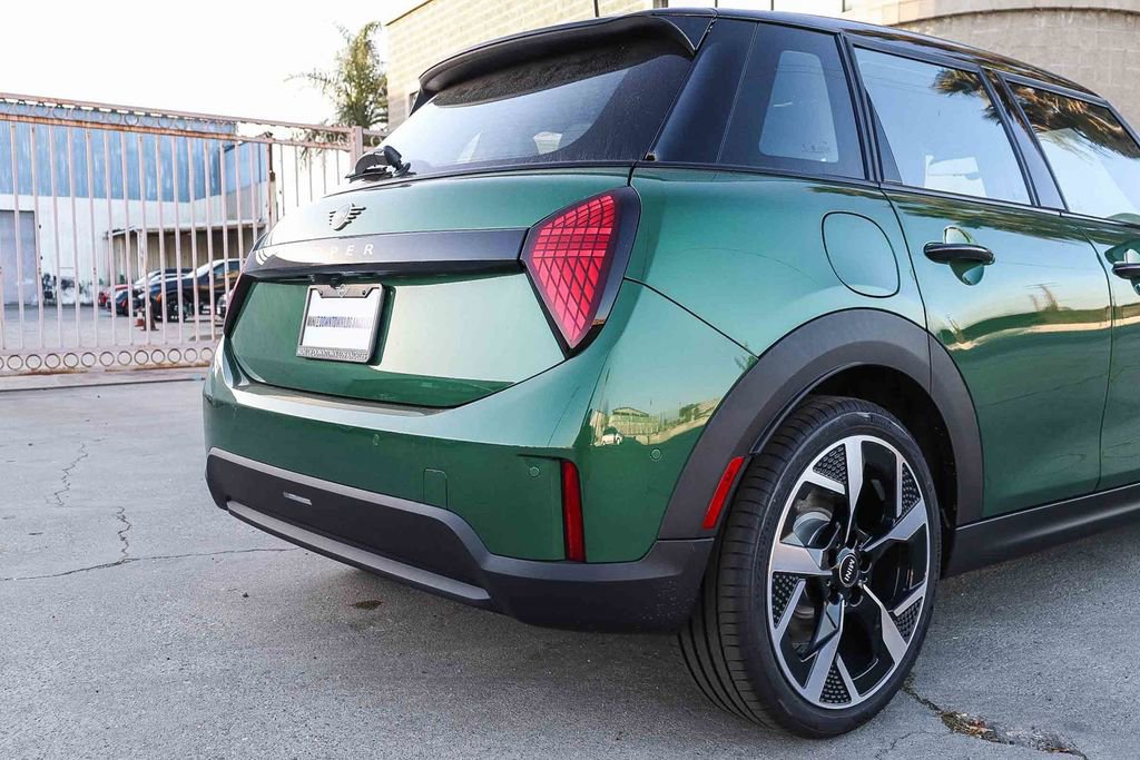 New 2026 MINI Cooper 4-Door Hardtop image 10