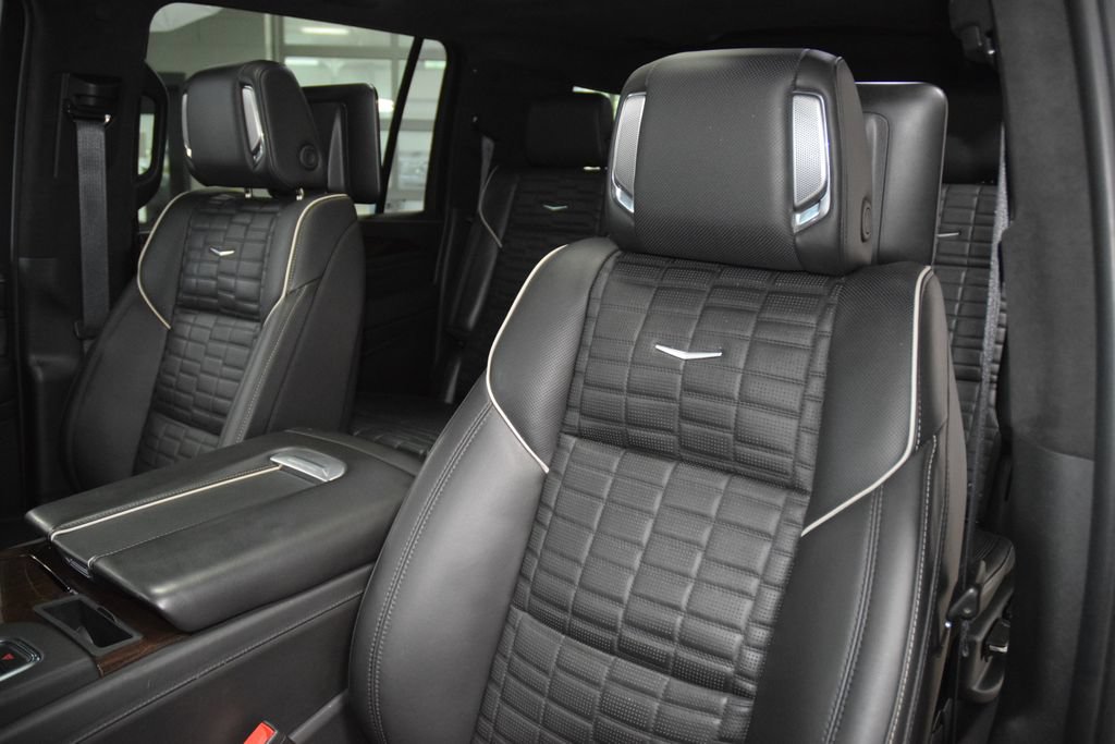 Used 2023 Cadillac Escalade ESV Sport Platinum AWD/4WD image 45