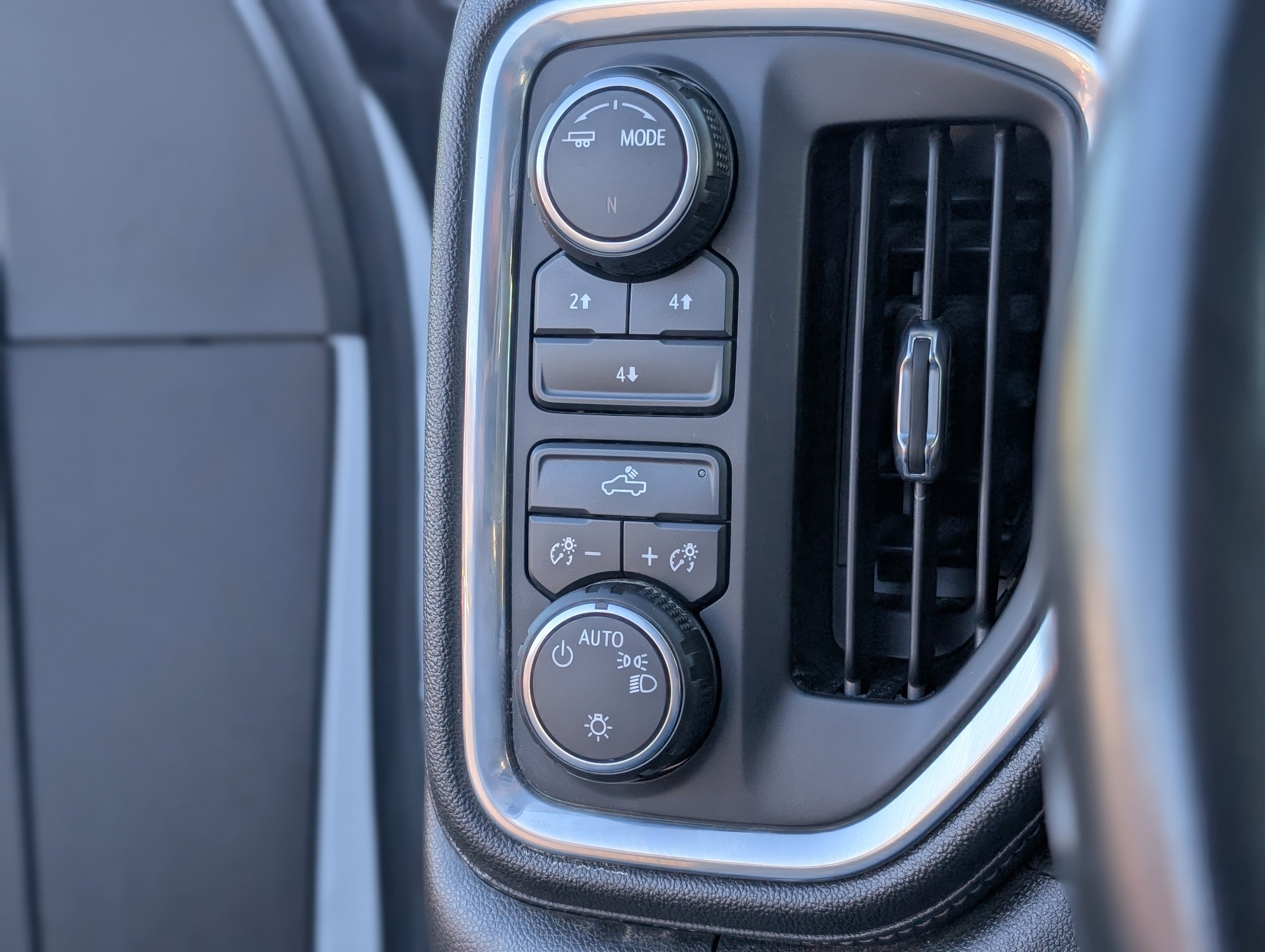 Used 2023 Chevrolet Silverado 2500 LT w/ Snow Plow Prep/Camper Package image 4