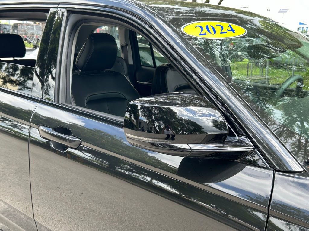 Used 2024 Jeep Grand Cherokee Limited w/ Black Appearance Package image 35