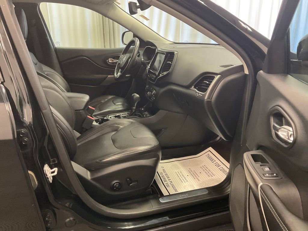 Used 2019 Jeep Cherokee Limited w/ Trailer Tow Group AWD/4WD image 29