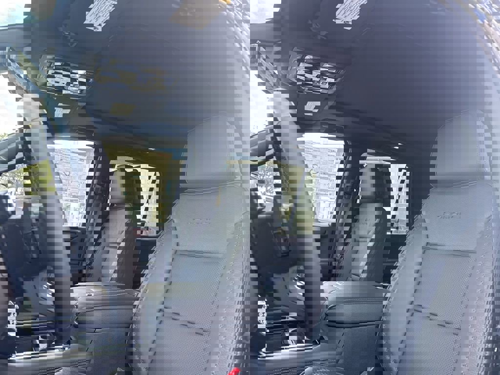 New 2026 GMC Yukon Denali w/ Denali Reserve Package AWD/4WD image 17