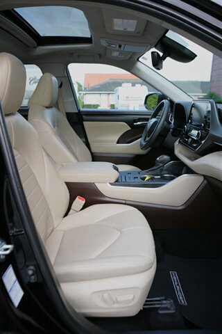 Used 2022 Toyota Highlander XLE image 19