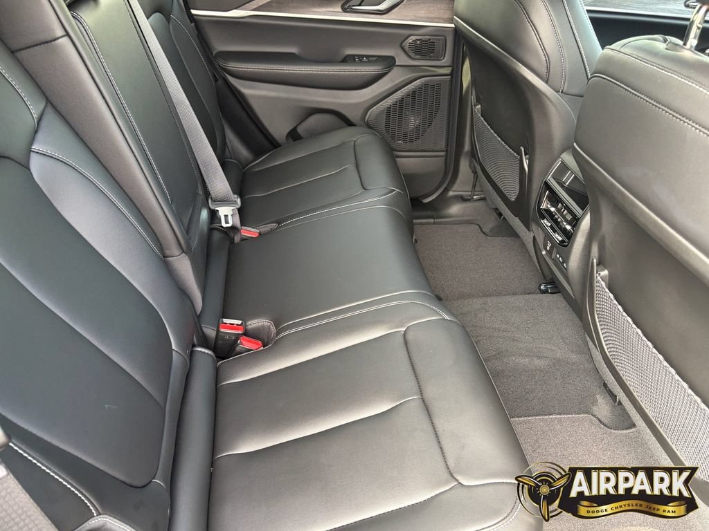 New 2026 Jeep Grand Cherokee Limited w/ Limited Altitude Package AWD/4WD image 12
