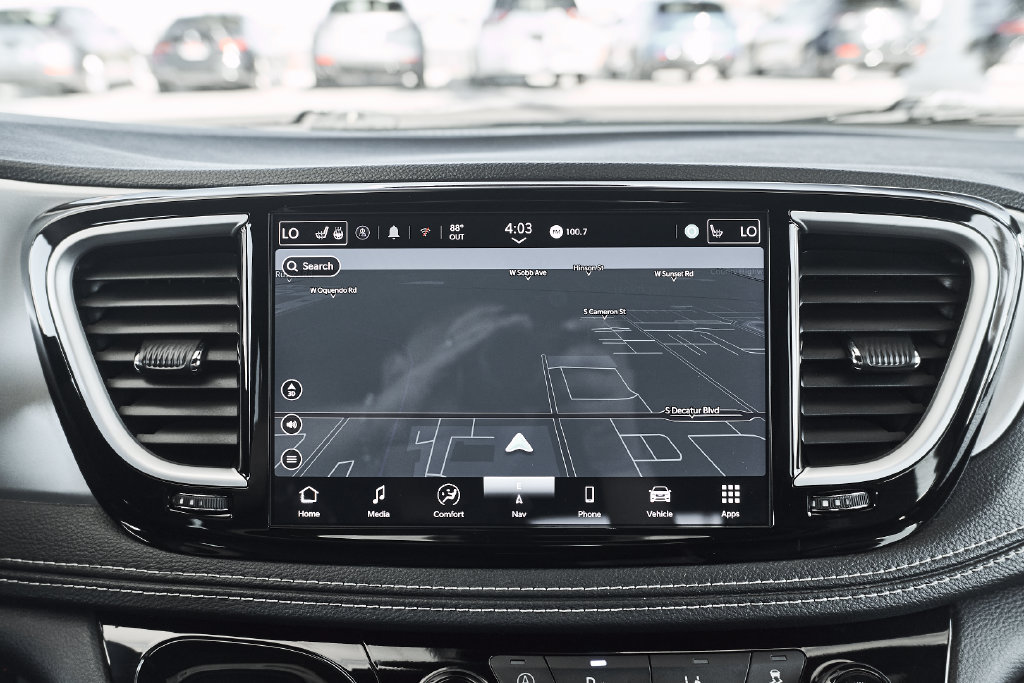 Used 2025 Chrysler Pacifica Limited FWD image 43