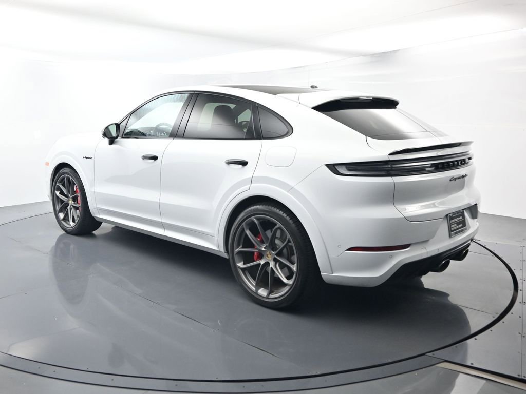 Certified 2024 Porsche Cayenne Turbo image 3