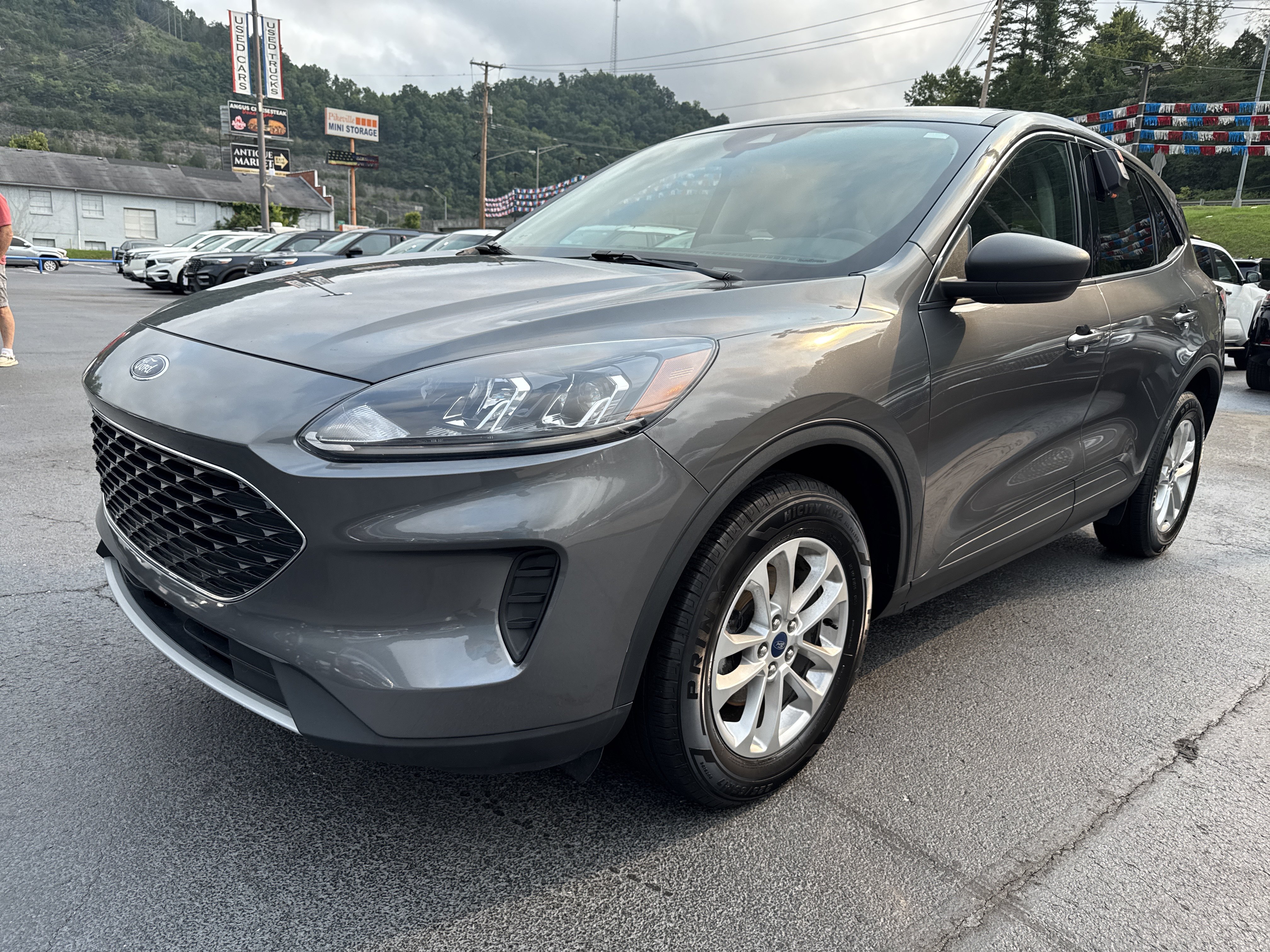 Used 2022 Ford Escape SE w/ Cold Weather Package AWD/4WD image 3