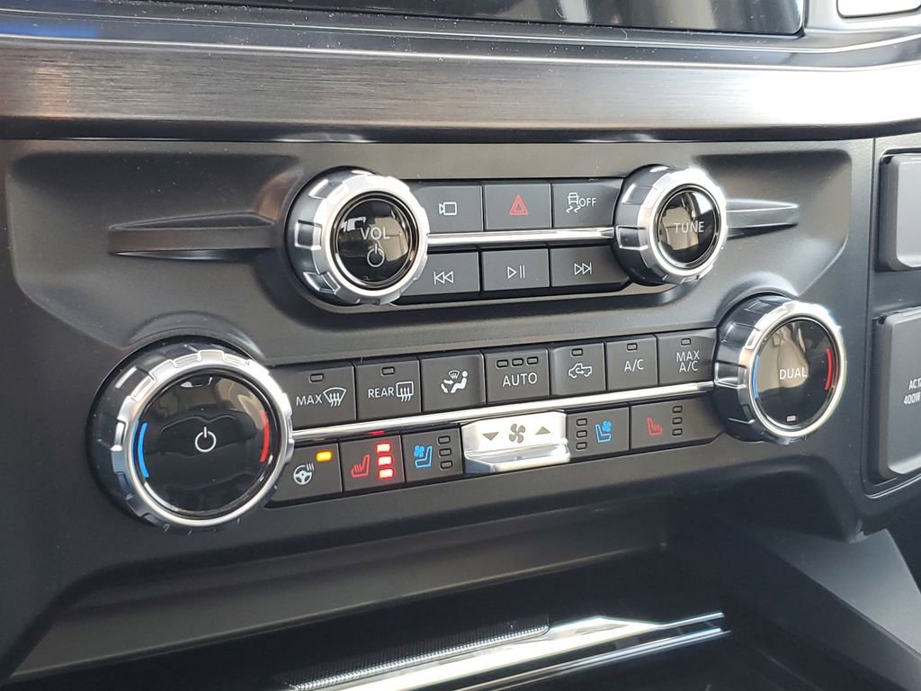 New 2026 Ford F250 Lariat w/ Black Appearance Package image 31