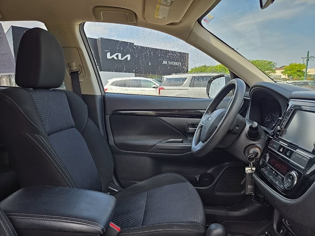Used 2019 Mitsubishi Outlander ES FWD image 31