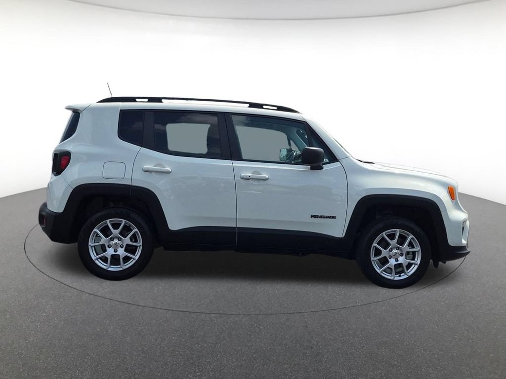 Used 2022 Jeep Renegade Latitude w/ Convenience Group AWD/4WD image 4