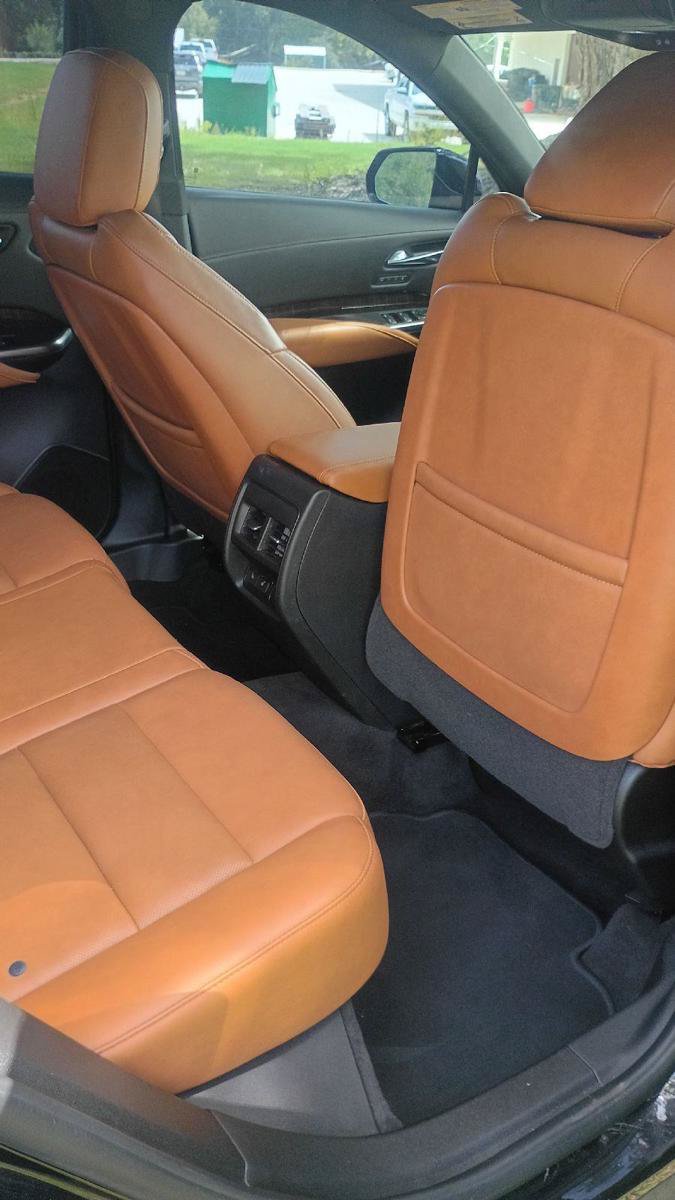 Used 2022 Cadillac XT4 Sport w/ LPO, ONYX Package FWD image 18