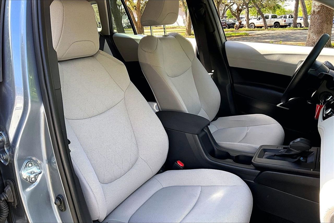 Used 2026 Toyota Corolla Cross L FWD image 28