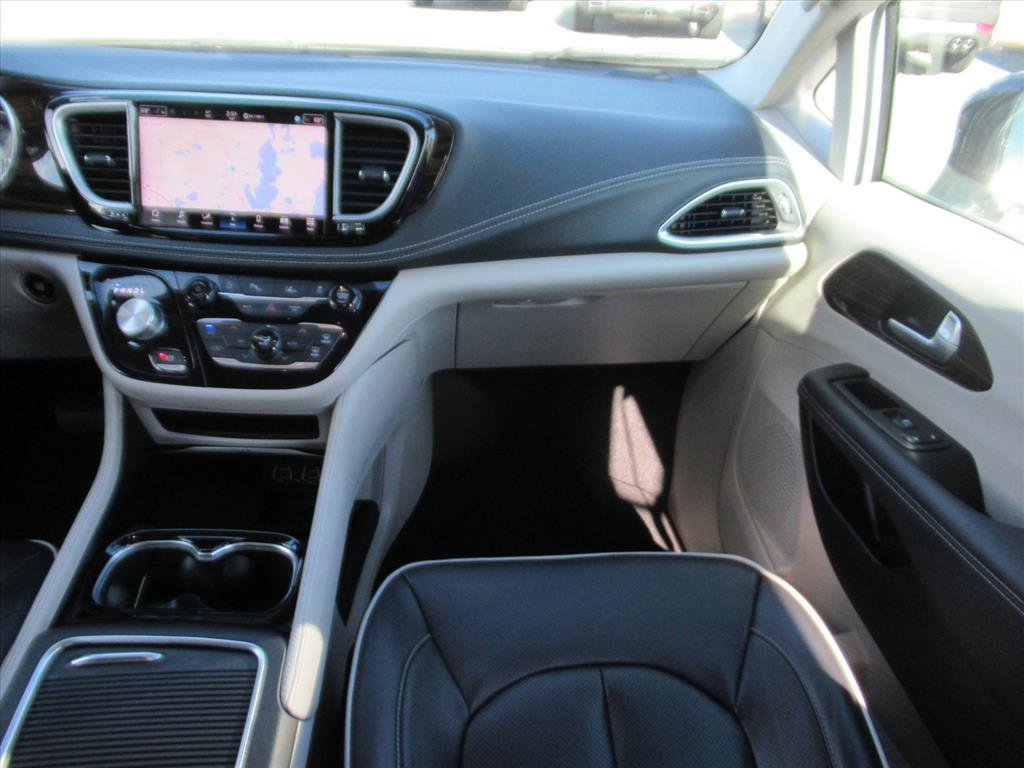 Used 2024 Chrysler Pacifica Limited image 13