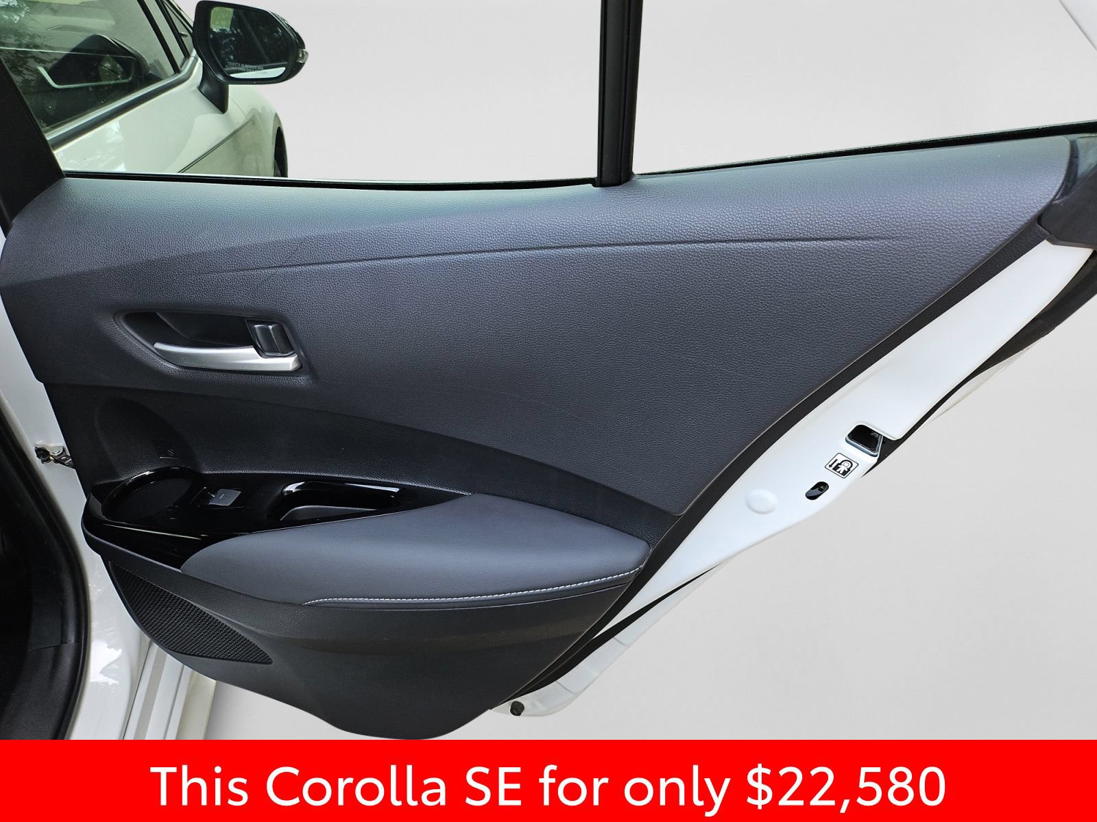 Used 2023 Toyota Corolla SE FWD image 37