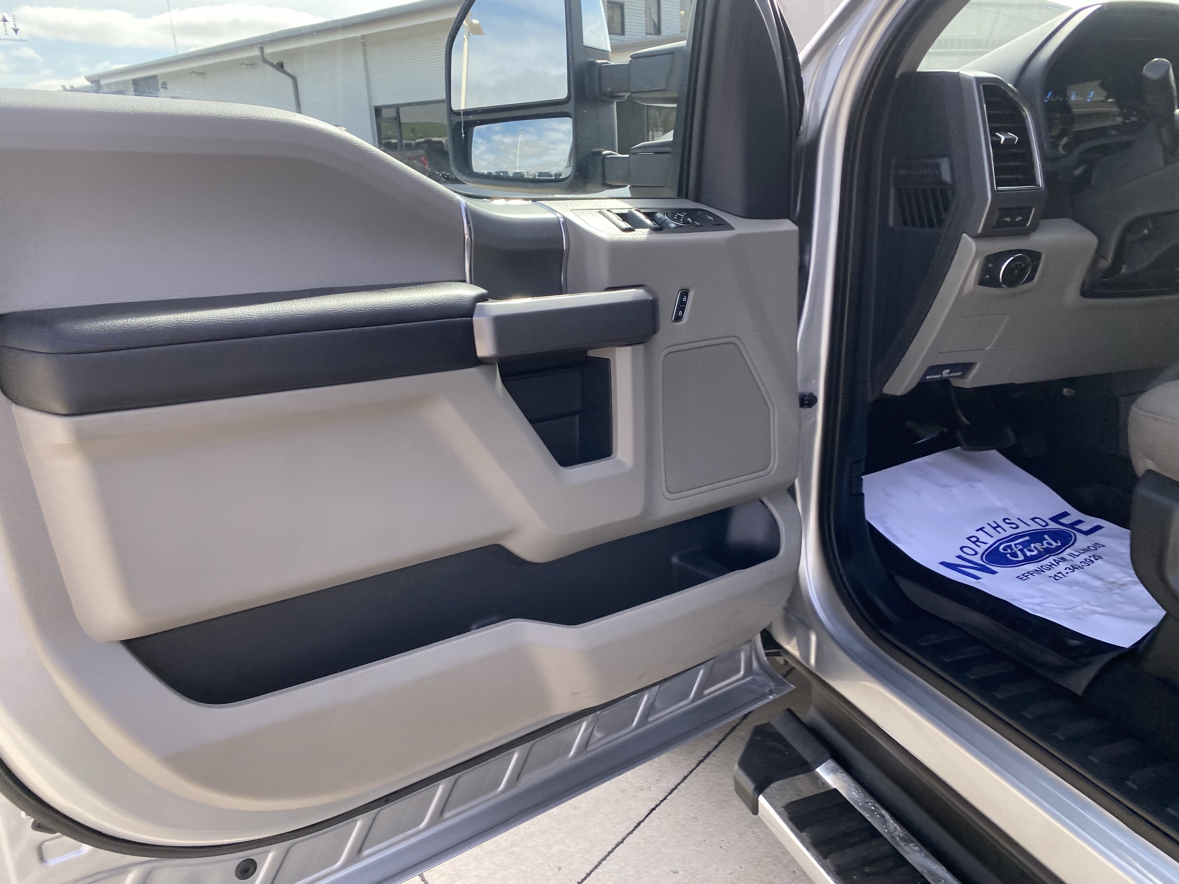 Used 2022 Ford F350 XLT w/ XLT Premium Package AWD/4WD image 16