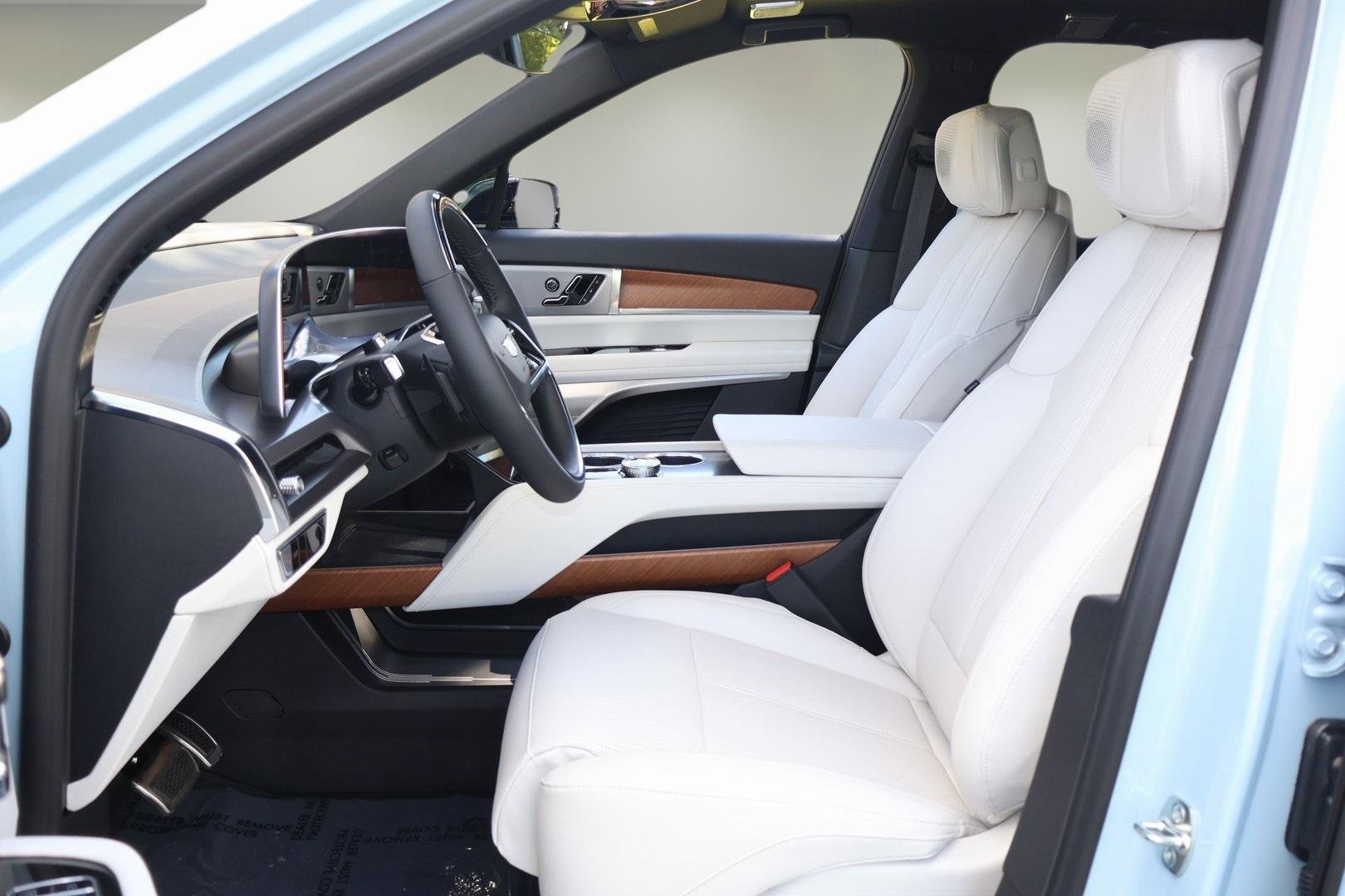 New 2026 Cadillac Vistiq Sport image 13