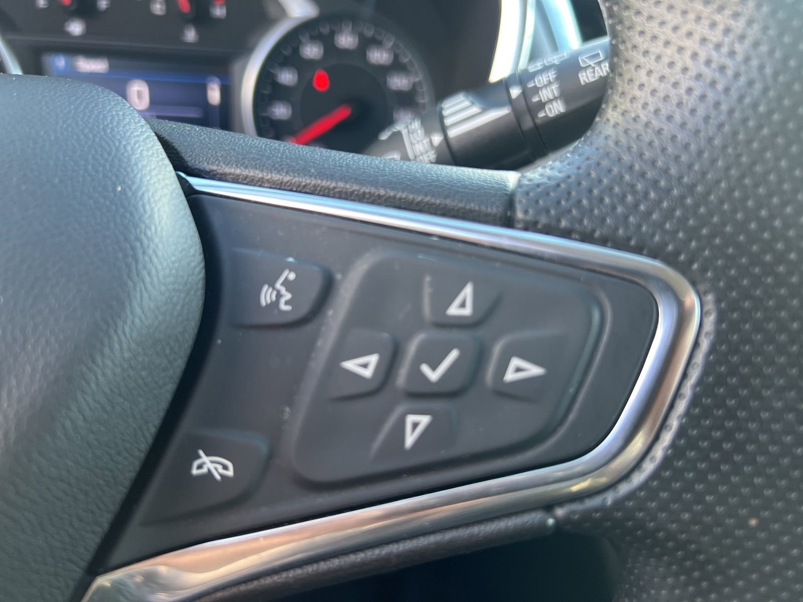 Used 2021 Chevrolet Equinox LT FWD image 16