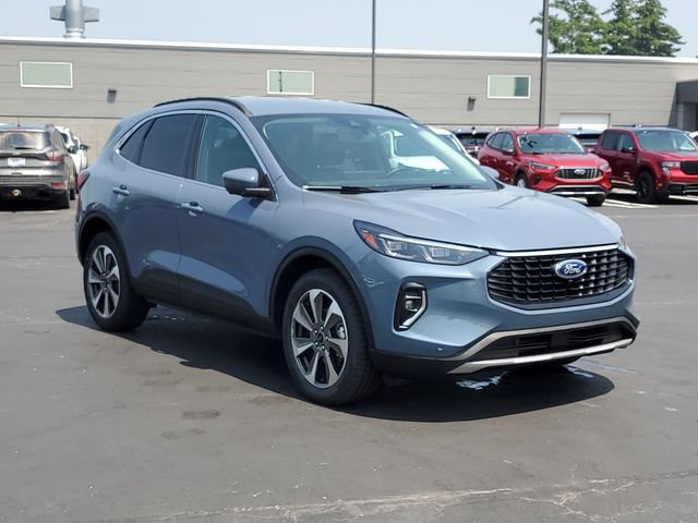 Certified 2023 Ford Escape Platinum AWD/4WD image 2