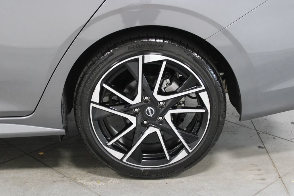 Used 2025 Nissan Sentra SR FWD image 15