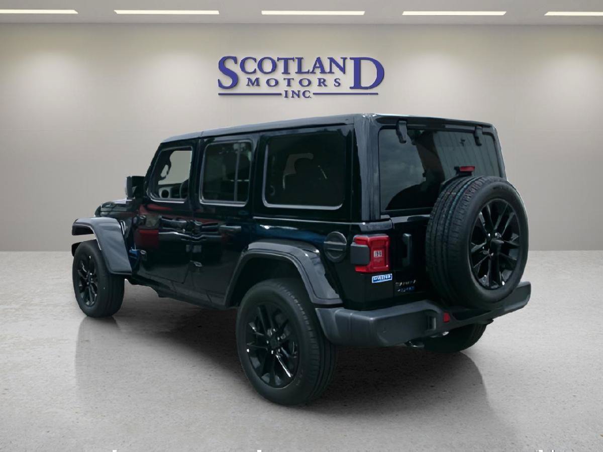 Used 2025 Jeep Wrangler Unlimited Sahara w/ Safety Group AWD/4WD image 8