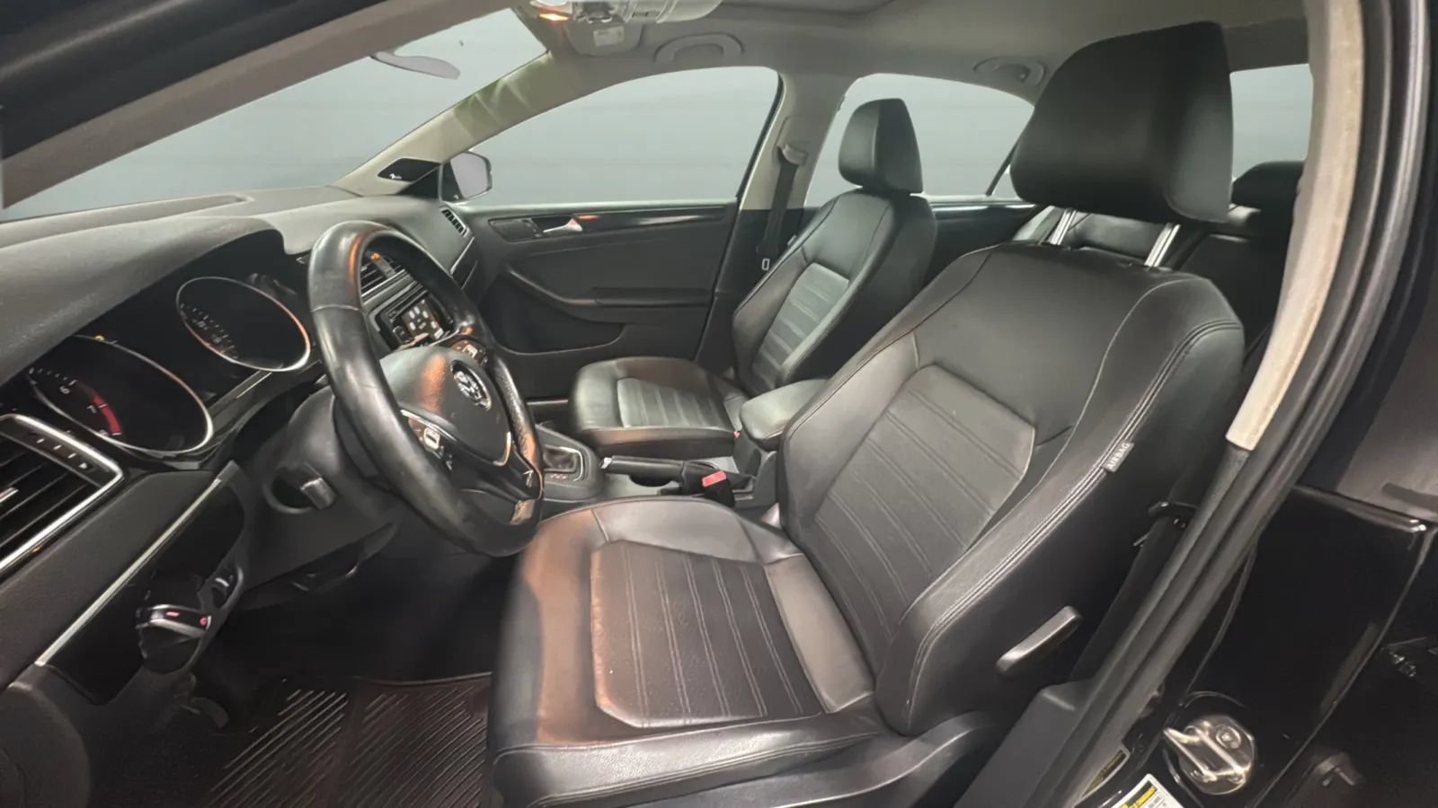 Used 2015 Volkswagen Jetta SEL FWD image 22