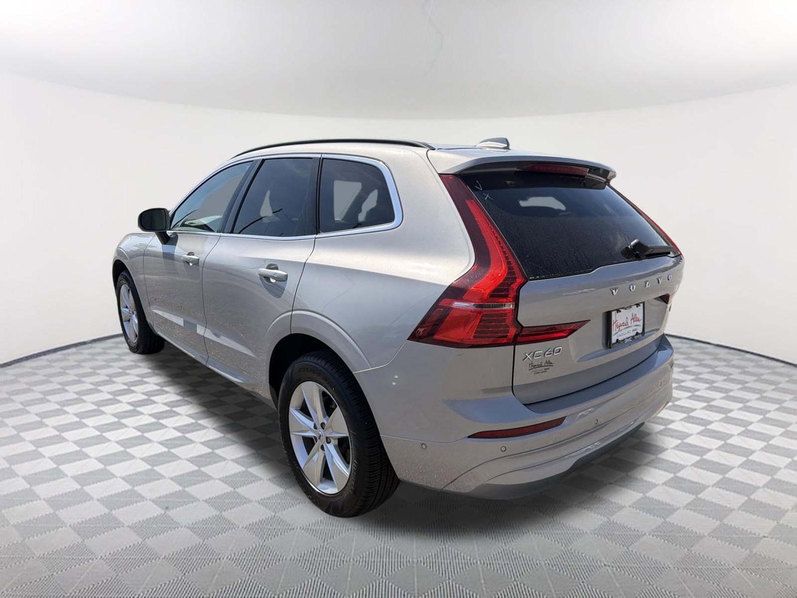 Used 2022 Volvo XC60 B5 Momentum image 8