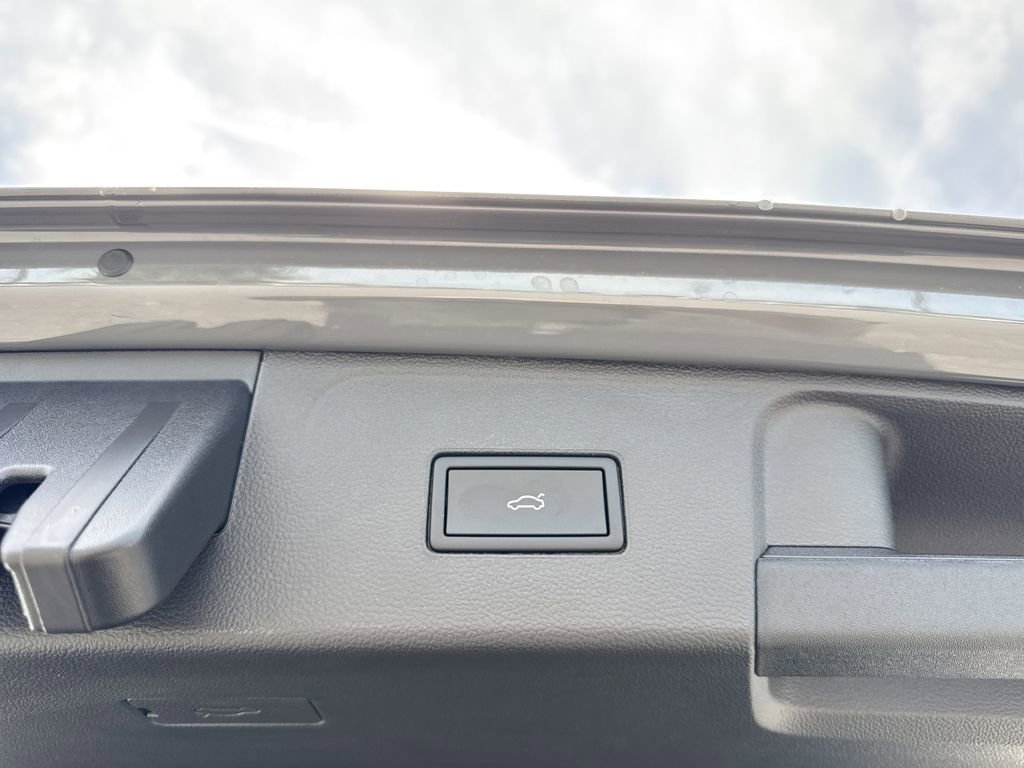 New 2026 Volkswagen Atlas SE image 17