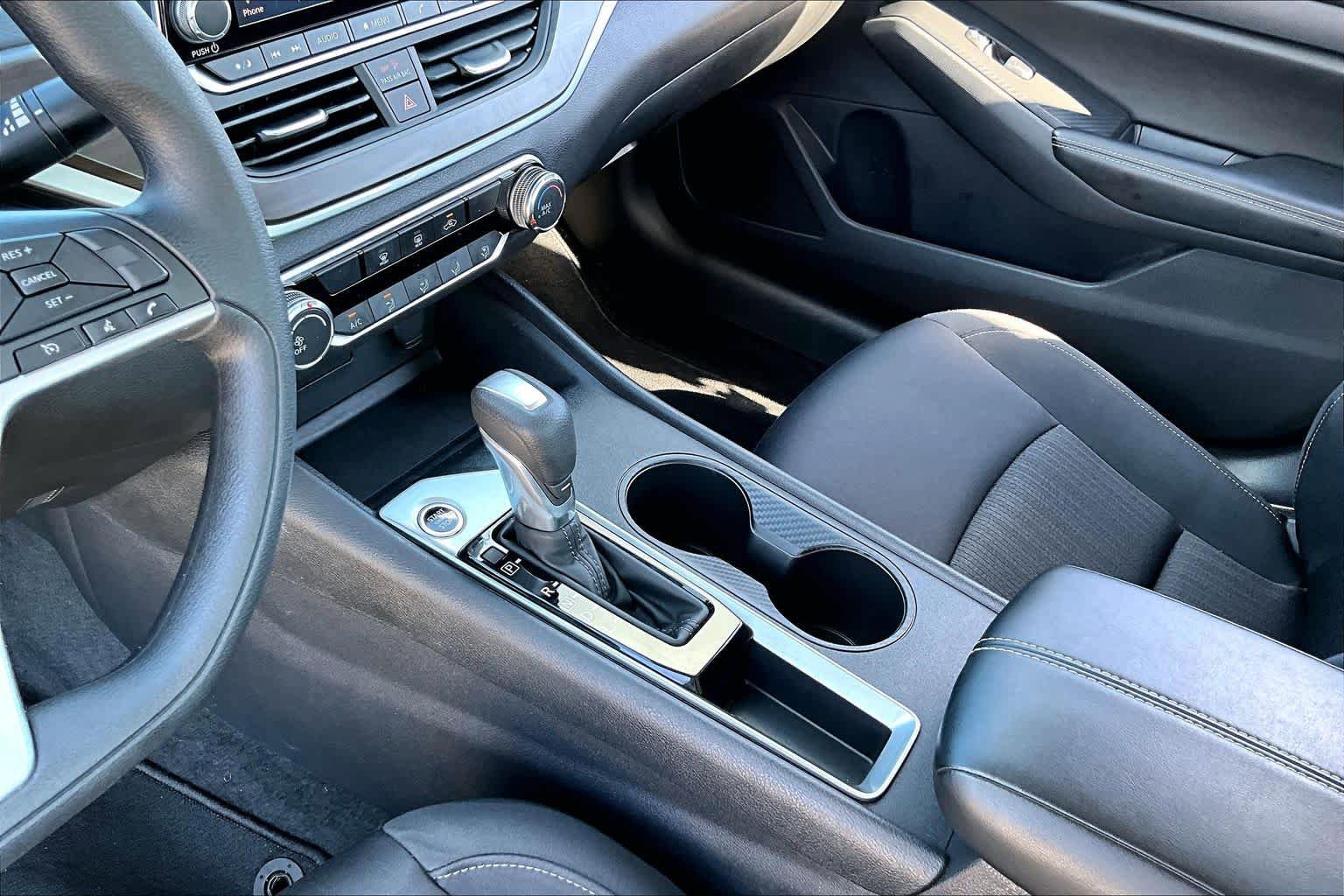 Used 2025 Nissan Altima 2.5 SV FWD image 17