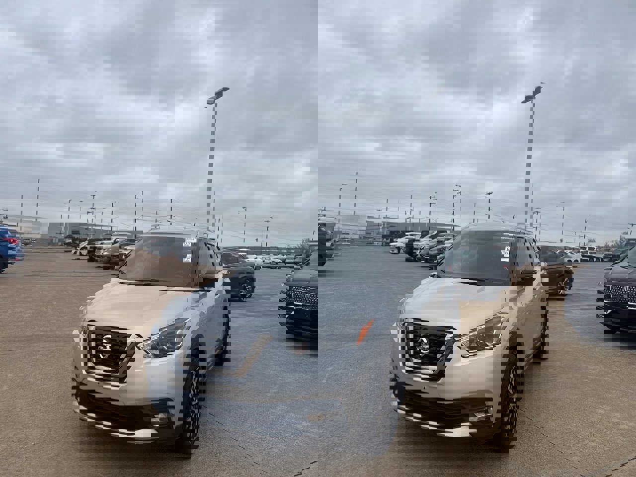 Used 2019 Nissan Kicks SR image 6