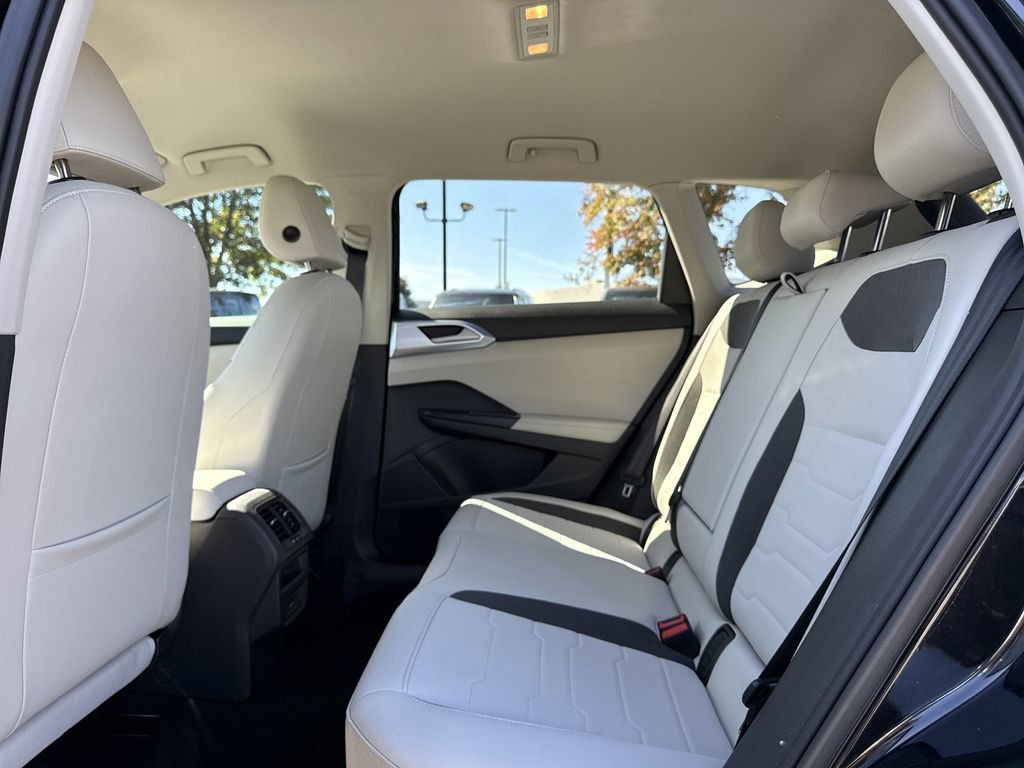 Used 2025 Volkswagen Taos SE image 20