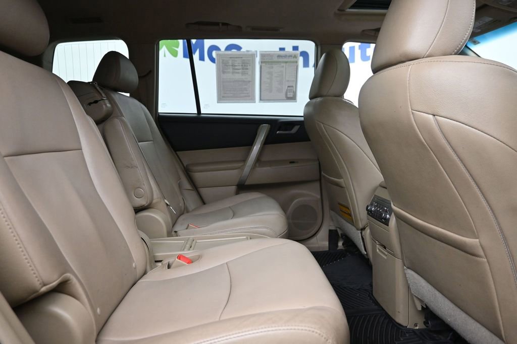 Used 2012 Toyota Highlander SE w/ Tow Pkg AWD/4WD image 10