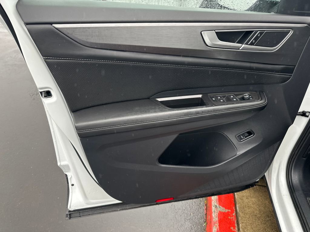 Used 2024 Volkswagen Atlas Cross Sport SE image 10