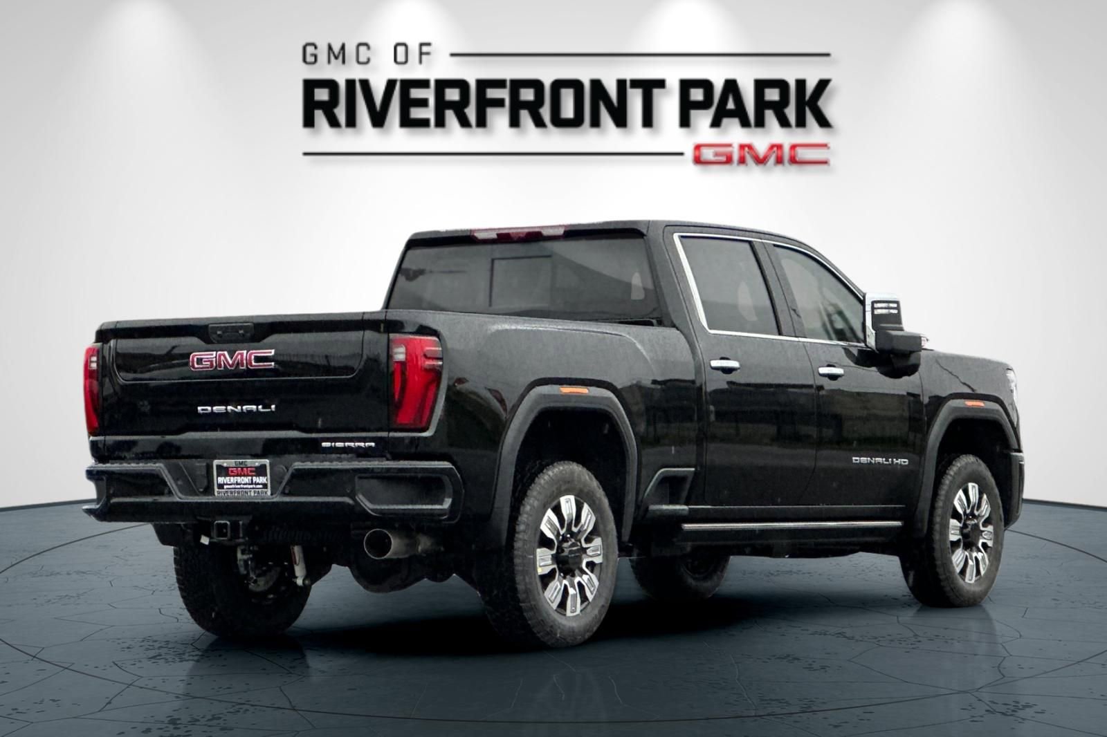 New 2026 GMC Sierra 3500 Denali w/ Denali Reserve Package AWD/4WD image 3
