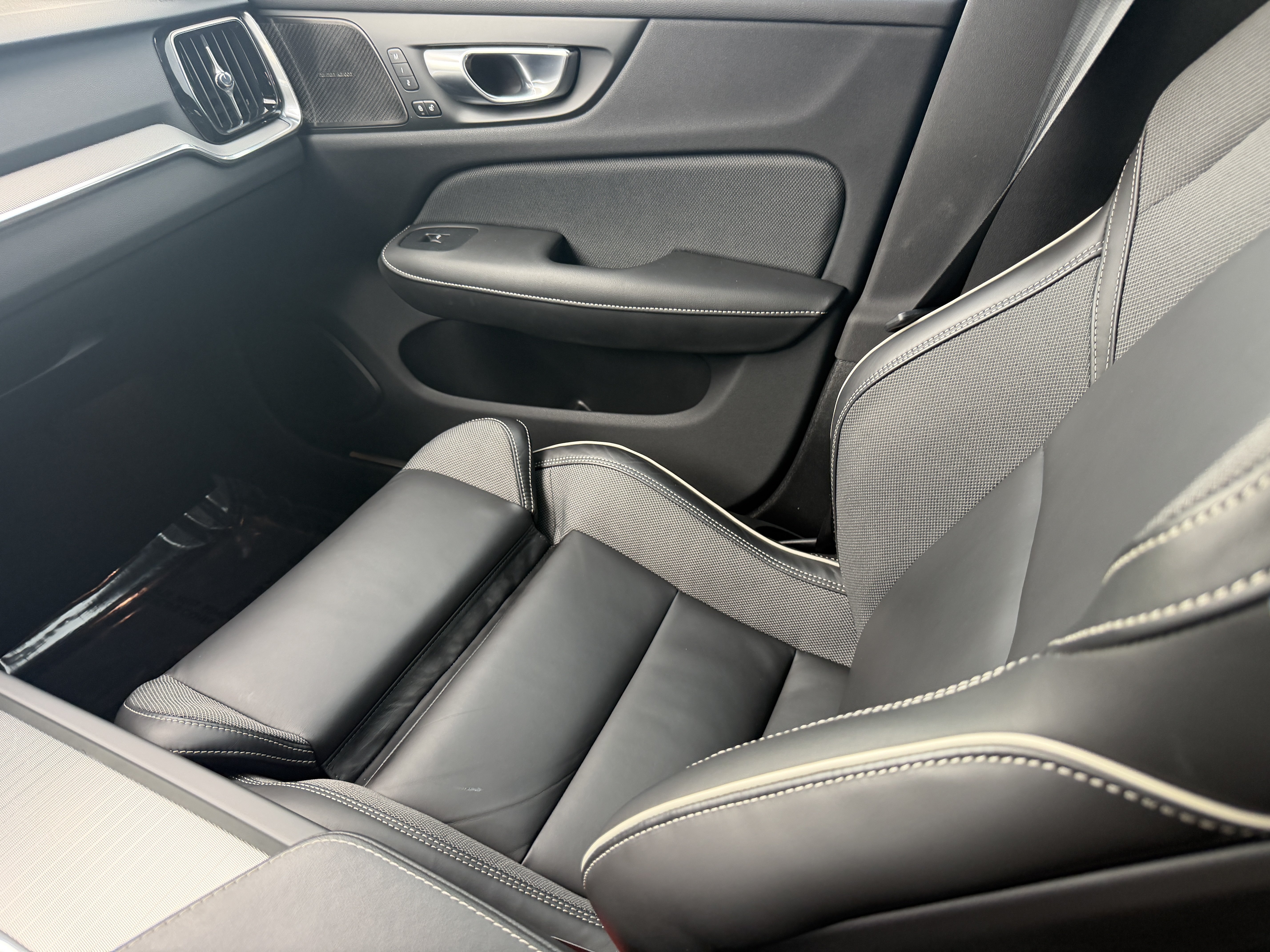 Certified 2024 Volvo S60 B5 Plus w/ Protection Package Premier FWD image 13