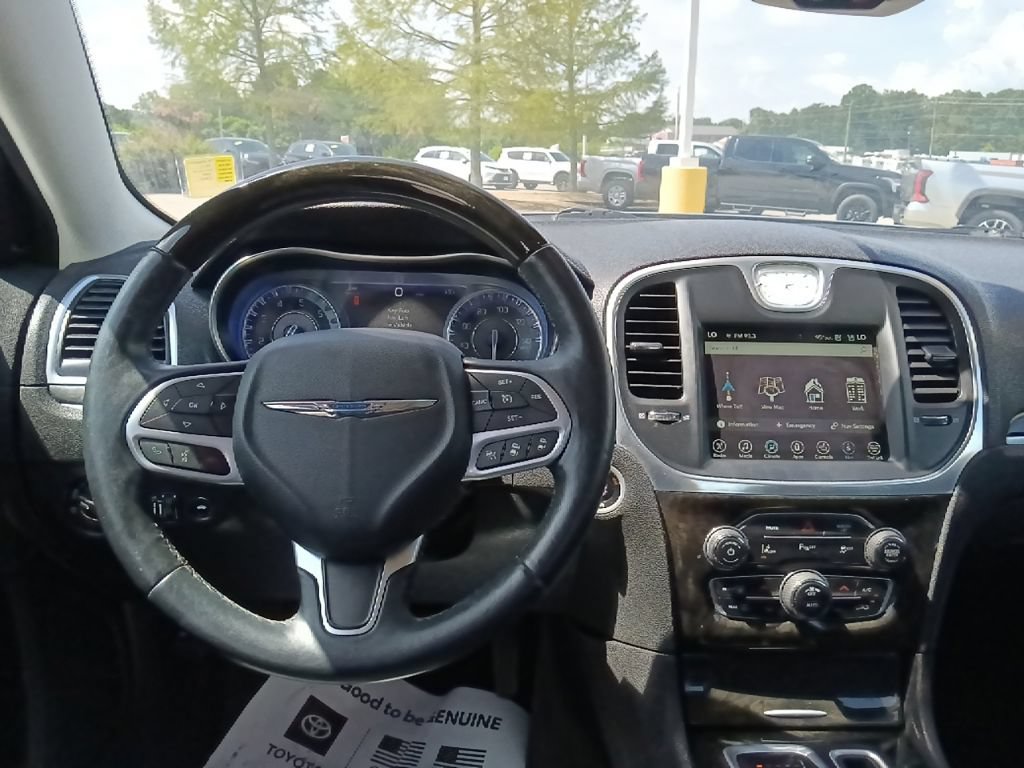 Used 2017 Chrysler 300 C w/ Safetytec Plus Group RWD image 30
