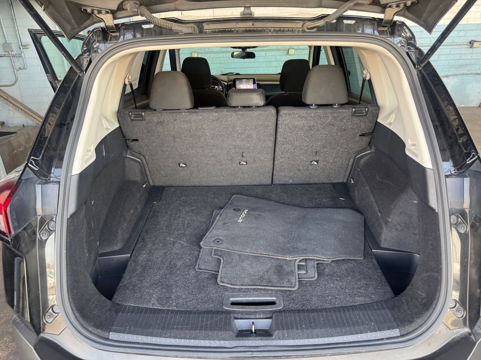 Used 2023 Nissan Rogue S image 29