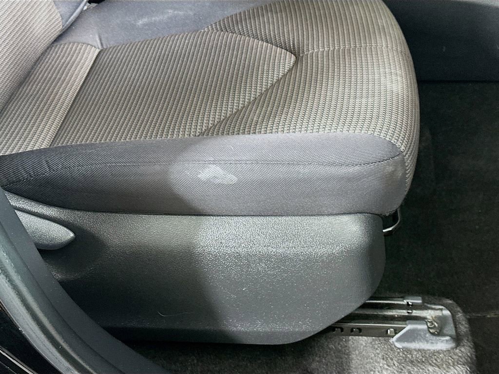 Used 2024 Toyota Highlander LE image 23