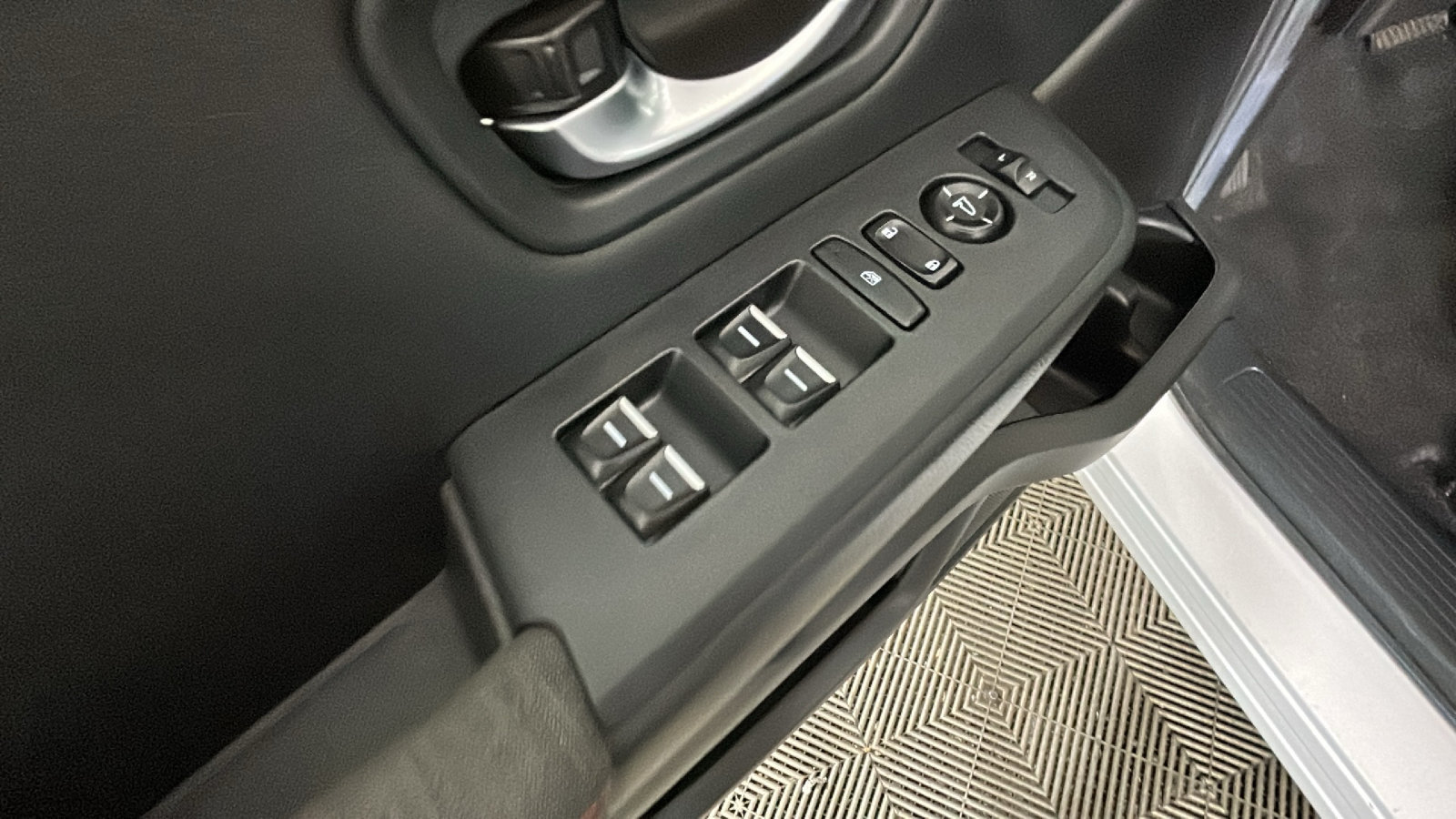 Used 2025 Honda Pilot Sport image 11