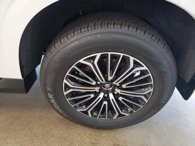 New 2025 Nissan Armada SL w/ Captain's Chari Seat Package image 22