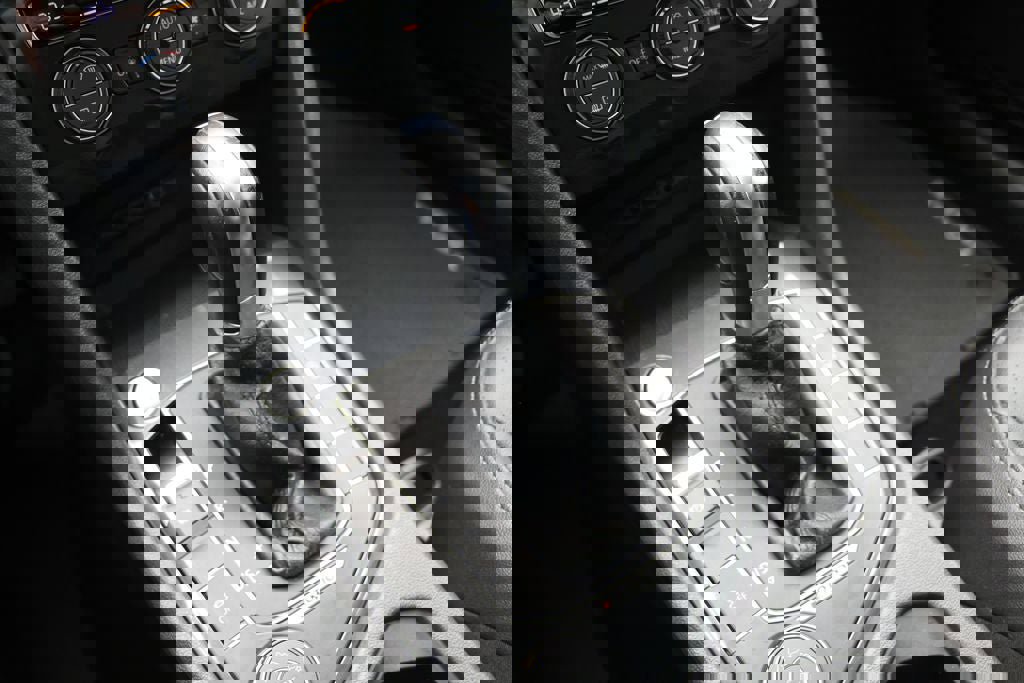 Used 2018 Volkswagen Tiguan SEL image 25