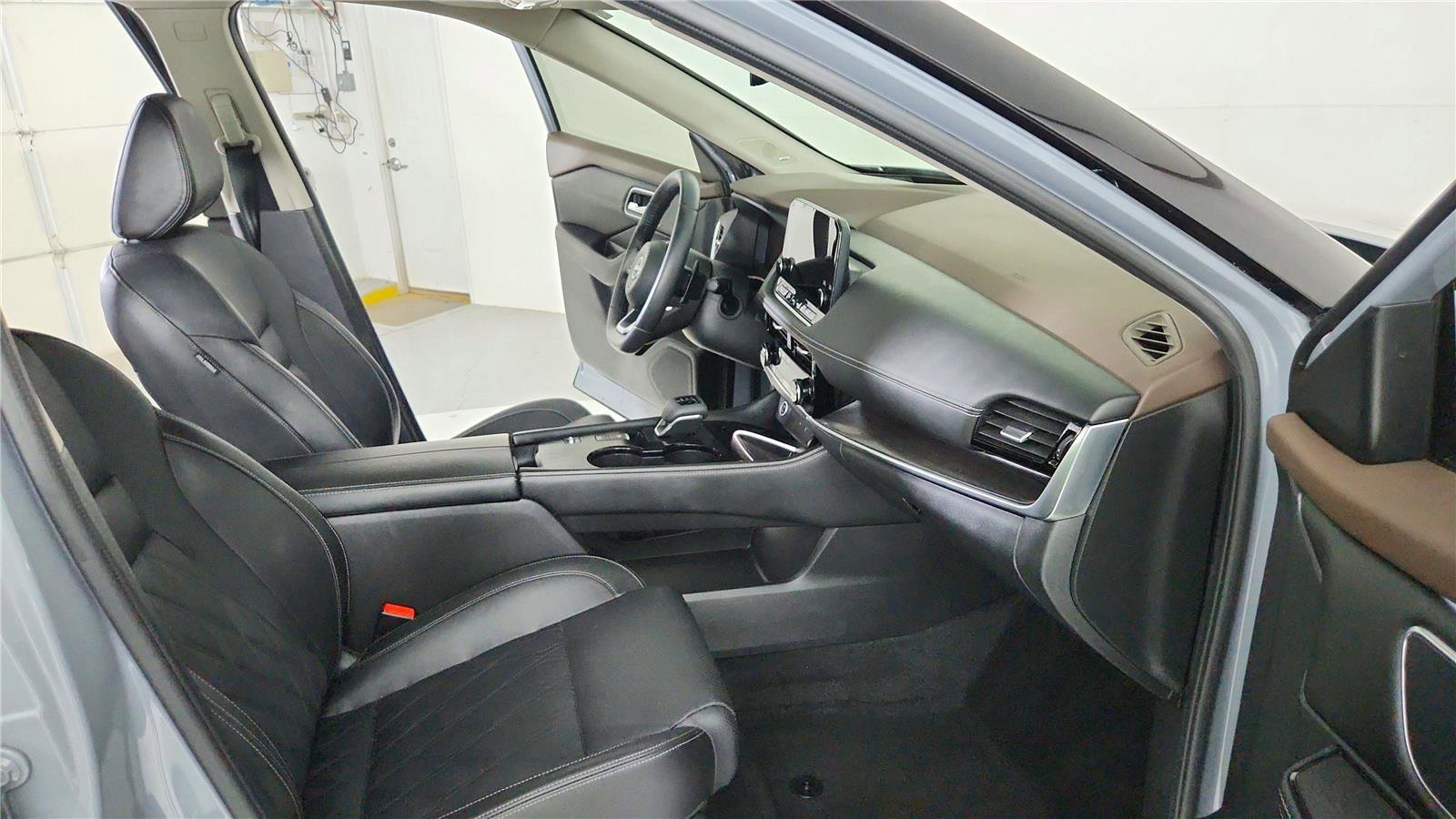 Used 2023 Nissan Rogue Platinum w/ Platinum Premium Package FWD image 21